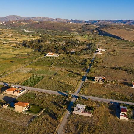 Petrakis Afrathias Garden House Villa Kalamaki  Exterior photo