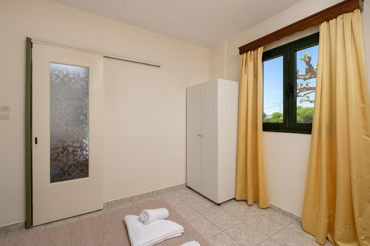 Petrakis Afrathias Garden House Villa Kalamaki  Exterior photo