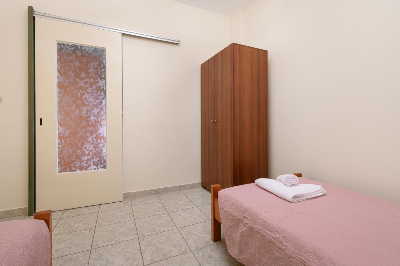 Petrakis Afrathias Garden House Villa Kalamaki  Exterior photo